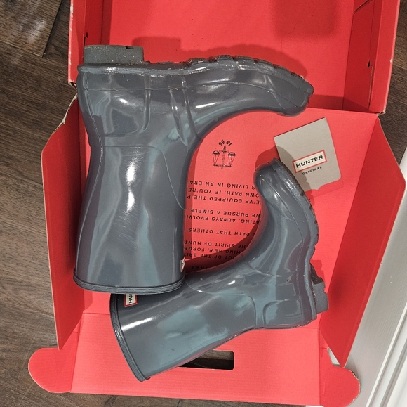 Hunter Glossy Charcoal Boots - Picture 2 of 8